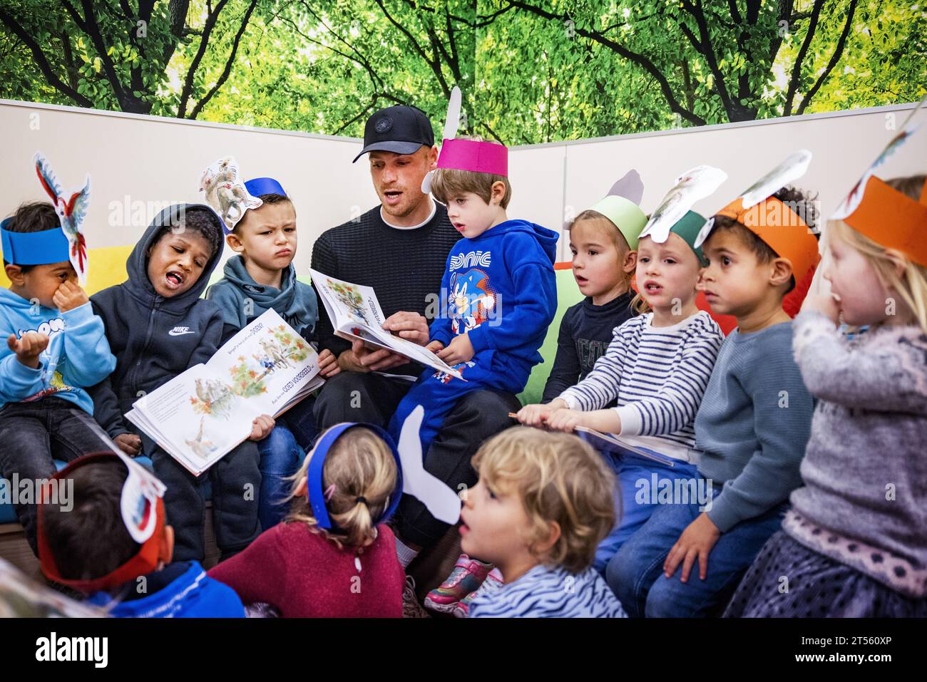 HILVERSUM - Giel de Winter during the presentation of his new picture book 'Shem and the model animals'. The book was written in collaboration with 'Clean Clothes Campaign' and 'The Forgotten Child'. ANP RAMON VAN FLYMEN netherlands out - belgium out Stock Photo