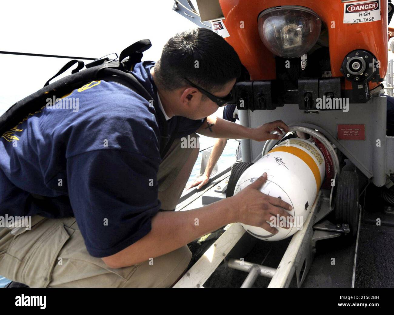 mine sweeping, Mine Warfare Crew Swerve, Sailors, U.S. Navy Stock Photo