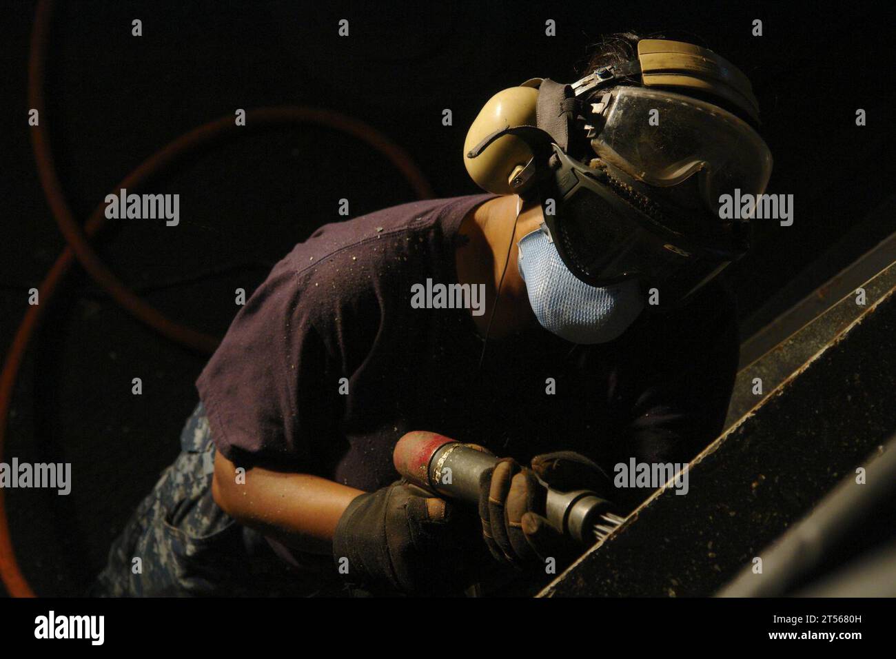 needle gun, remove rust, san diego, U.S. navy , USS Bonhomme Richard (LHD 6 Stock Photo Alamy