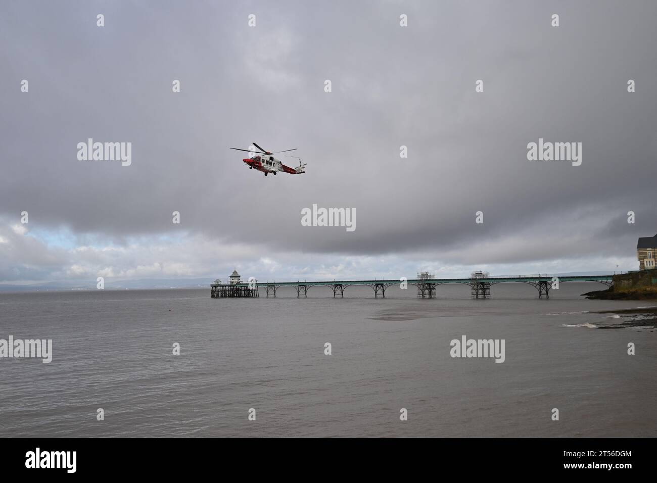 Clevedon, UK. 03rd Nov, 2023. RNLI full turnout to rescue stranded dog and his owner. Clevedon Seafront opposite Clevedon Pier. Picture Credit: Robert Timoney/Alamy Live News Stock Photo