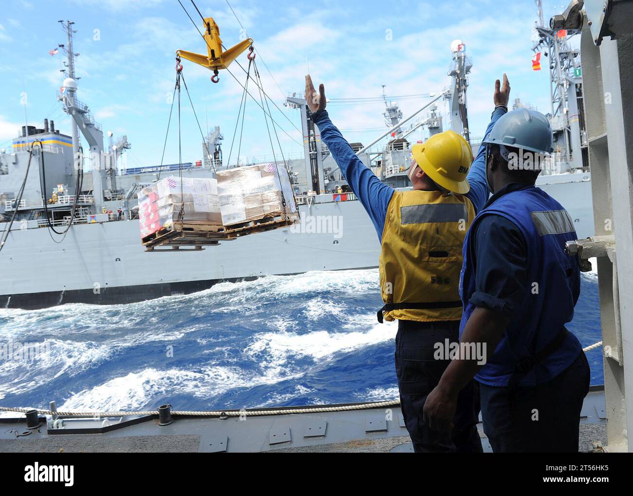 Sailors, UNREP, USNS Rainier, USS Cape St. George (CG 71) Stock Photo