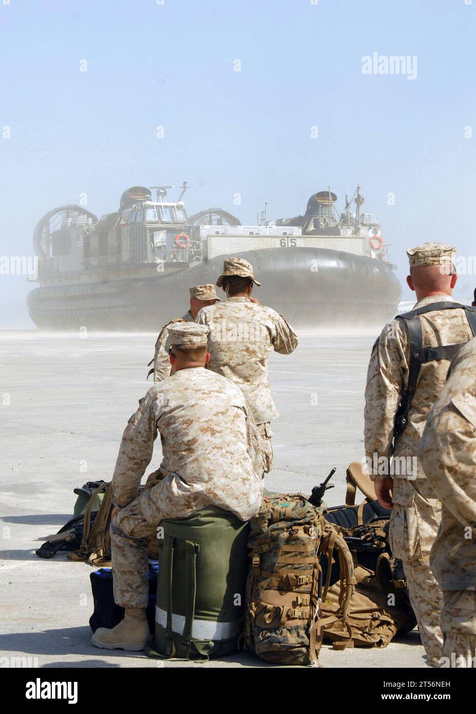 13th Marine Expeditionary Unit (MEU) (SOC), Assault Craft Unit (ACU) 5 Det.  B, BHR Expeditionary Strike Group (BHRESG), camp patriot, Kuwait, Kuwait  Naval Base, Landing Craft Air Cushion (LCAC) 65, Marine backload