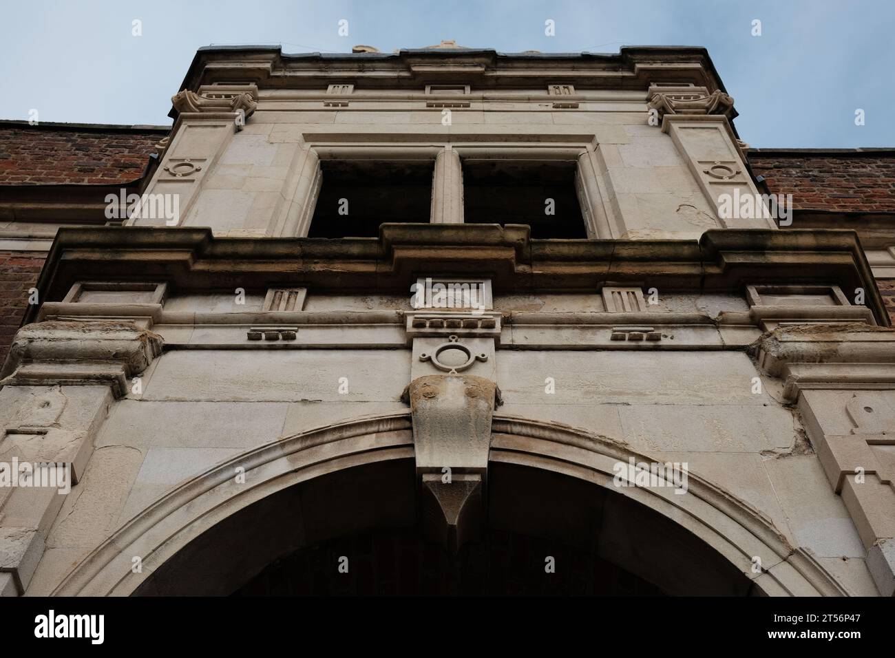 London, UK, 19th March 2022. Demonstrators gathered outside a mansion in  Holland Park owned by Russian oligarch Vladimir Yevtushenkov (aka  Evtushenkov), owner of Kronshtadt, part of Sistema Group, which the  protesters say