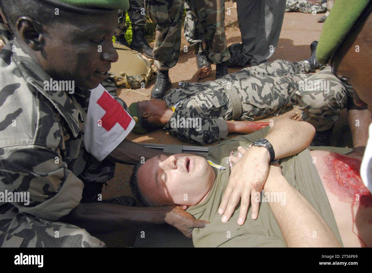 US Navy 0807185588D-641 Malian medical personnel prepare to move U.S. Navy Stock Photo