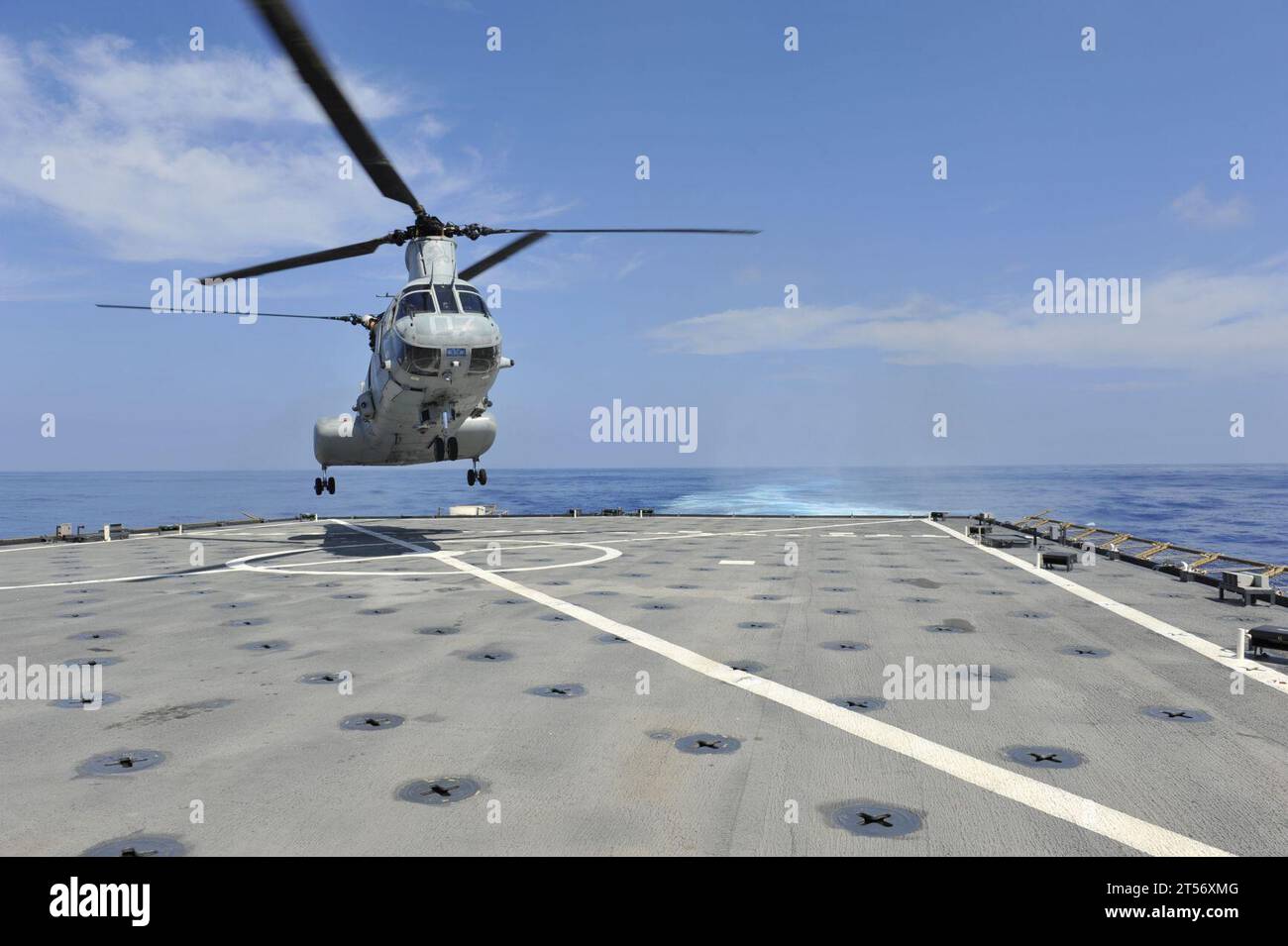 US Navy A CH-46 Sea Knight helicopter from Marine Medium Helicopter ...