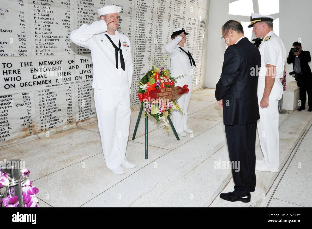 US Navy Adm. Patrick Walsh, commander of U.S. Pacific Fleet, and President of the Philippines Benigno Aquino III pause for a mom.jpg Stock Photo