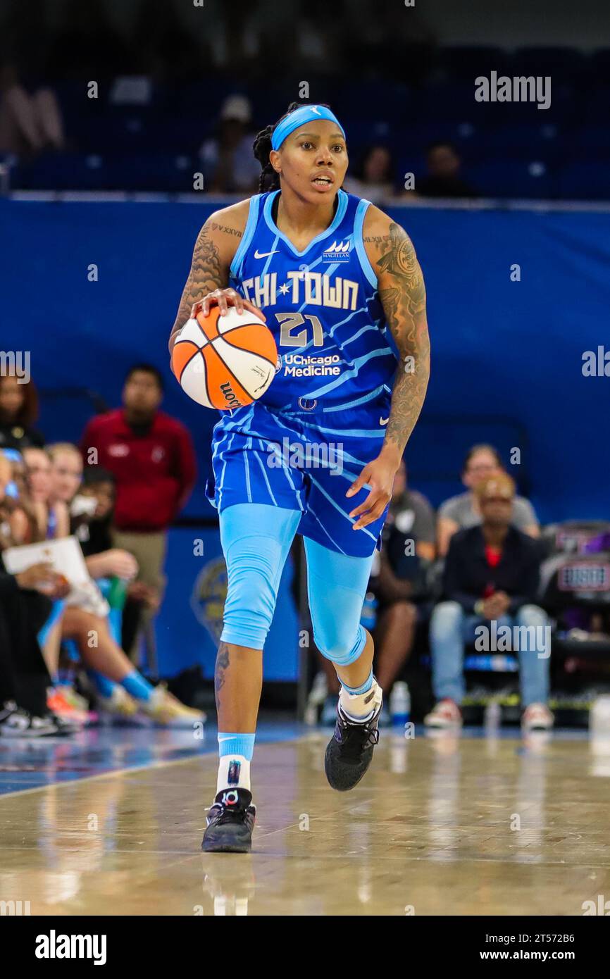 Robyn Parks dribbling up court in Chicago, IL at Wintrust Arena. Stock Photo