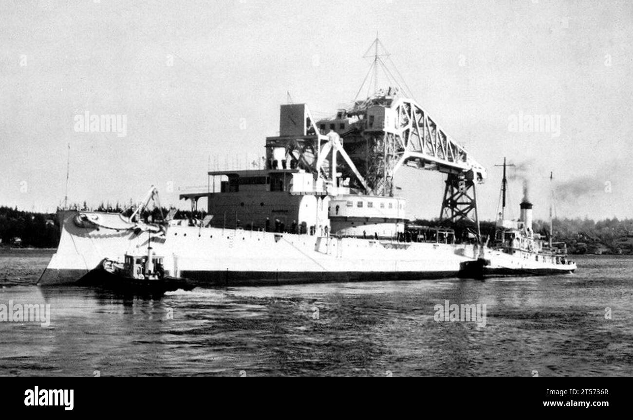 US Navy Crane Ship No.1 with tugs.jpg Stock Photo Alamy