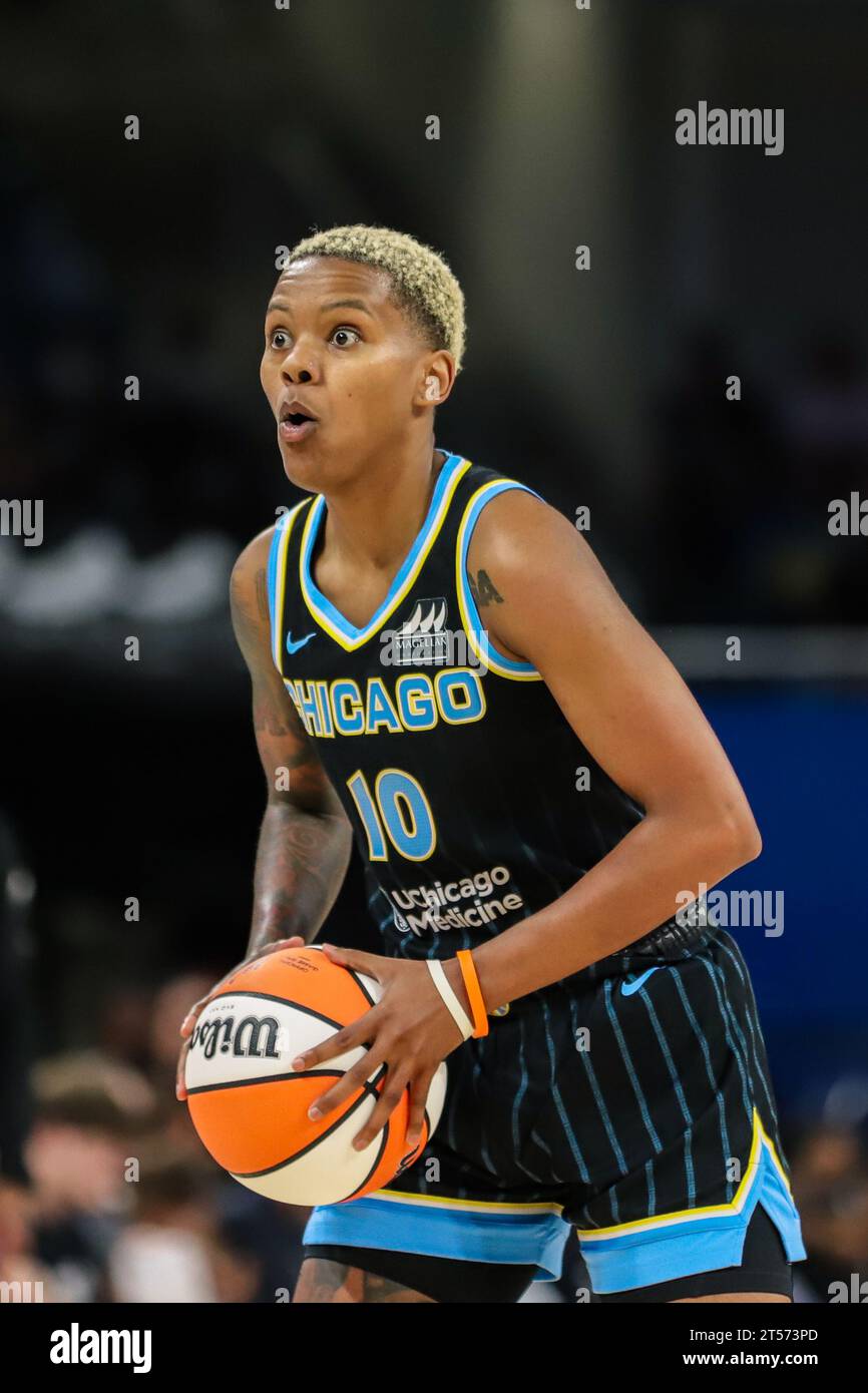 Courtney Williams of the Chicago Sky looking to pass in Chicago, IL at Wintrust Arena. Stock Photo