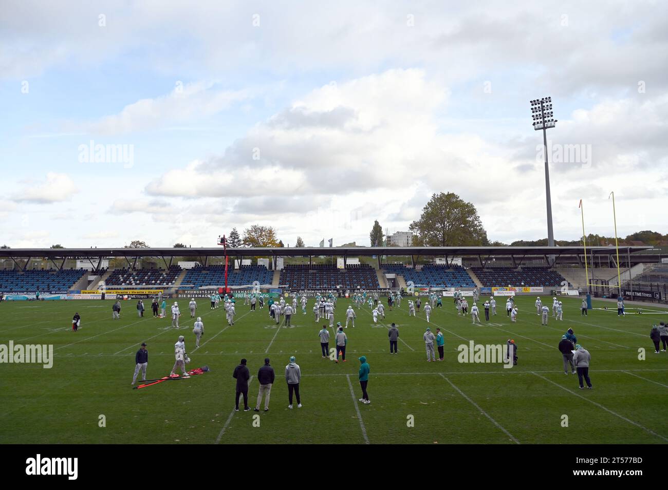 03-november-2023-hesse-frankfurt-main-the-miami-dolphins-players-in