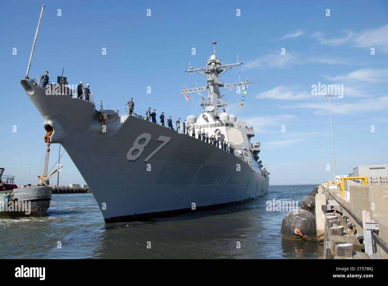 US Navy The Arleigh Burke-class guided-missile destroyer USS Mason (DDG ...