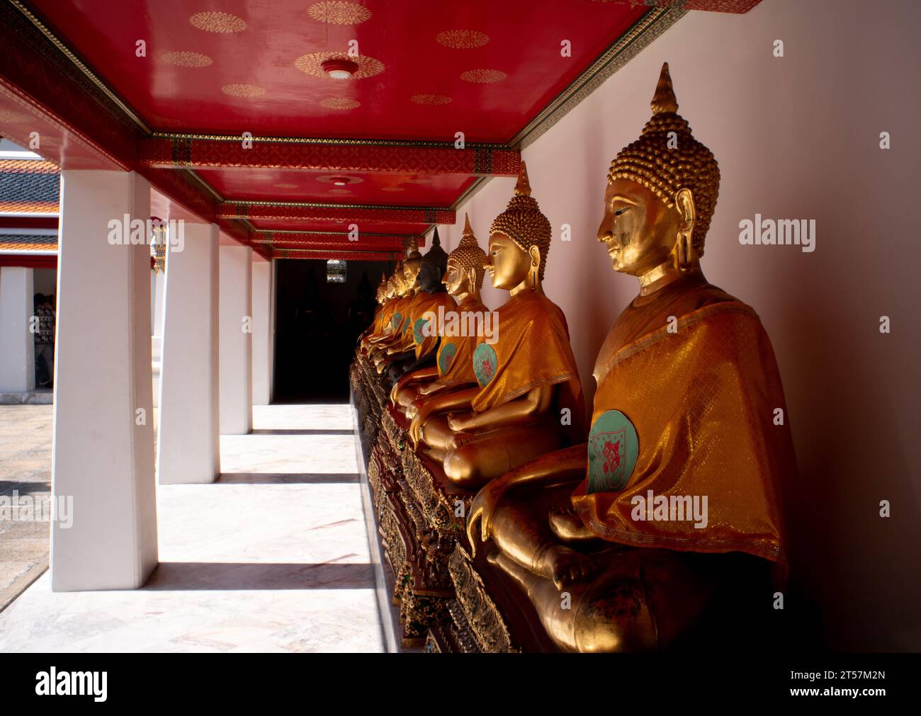 Bangkok Thailand Wat Pho Temple golden buddhas Stock Photo - Alamy