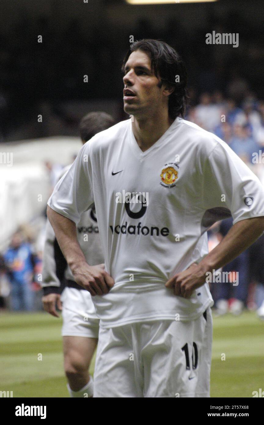Ruud van Nistelrooy – Manchester United team warm up before the the FA Cup Final 2004, Manchester United v Millwall, May 22 2004. Man Utd won the match 3-0. Photograph: ROB WATKINS Stock Photo