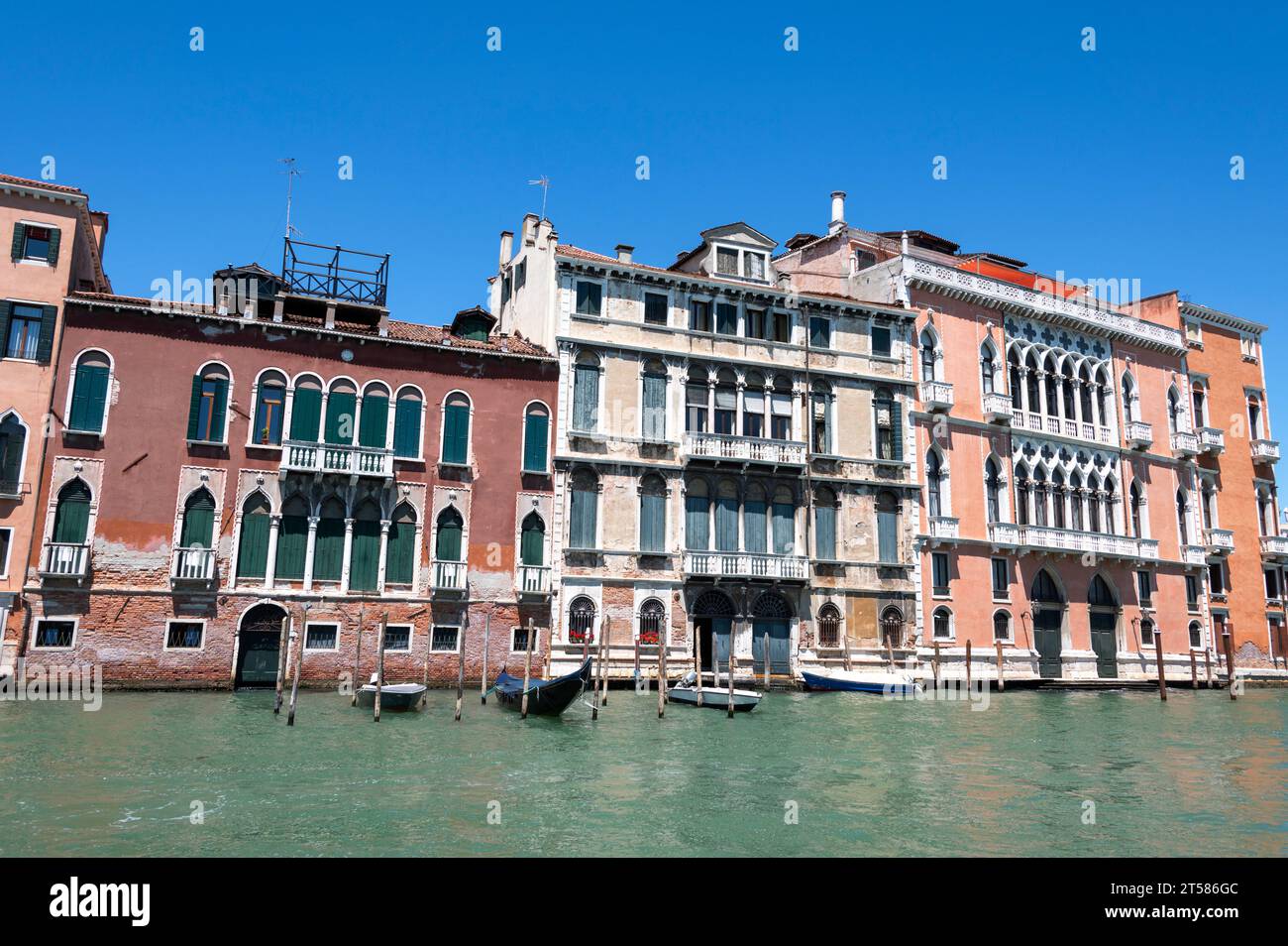 The three Renaissance-style palaces: are Palazzo Soranzo Pisani, Palazzo Tiepoletto Passi and Palazzo Pisani Moretta on the banks of the Grand Canal i Stock Photo
