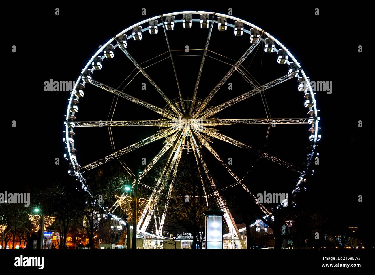 Ferris wheel in park culture hi-res stock photography and images - Alamy