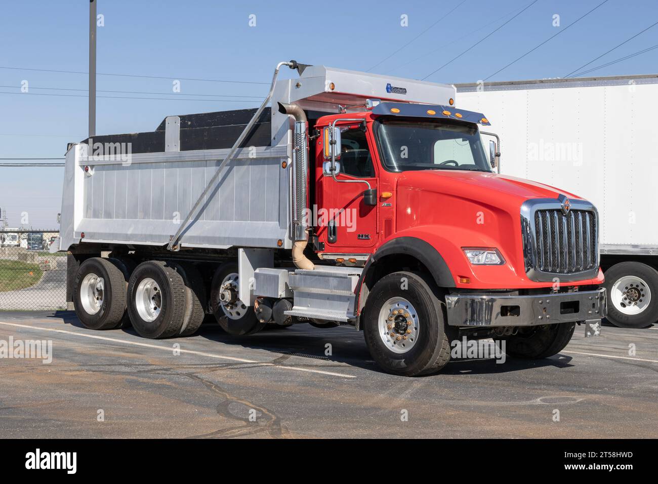 Navigating the World of Dump Truck Dealerships: A Comprehensive Guide