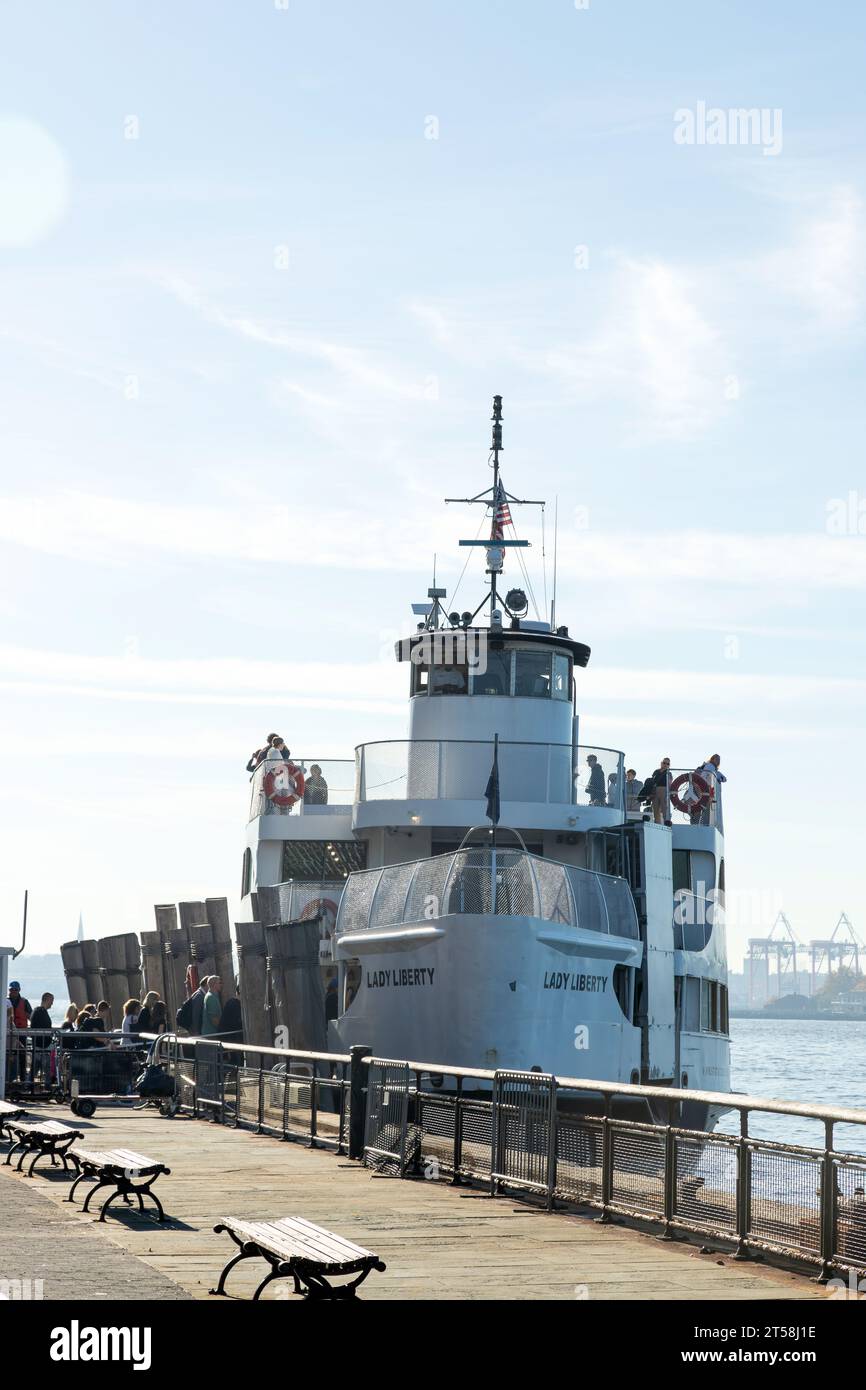 statue of liberty ferry access from battery park