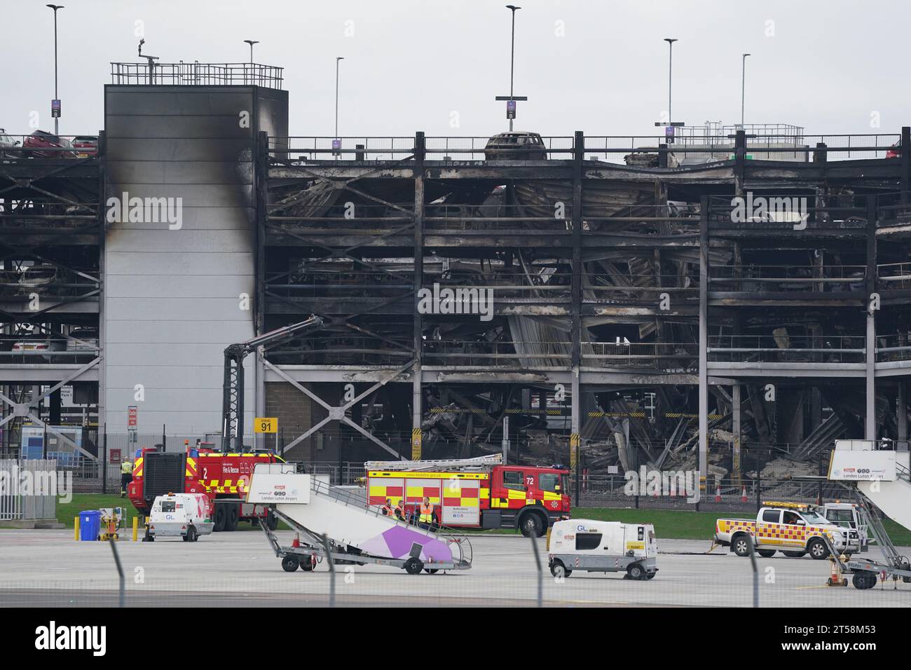 Luton airport terminal 2 hires stock photography and images Alamy