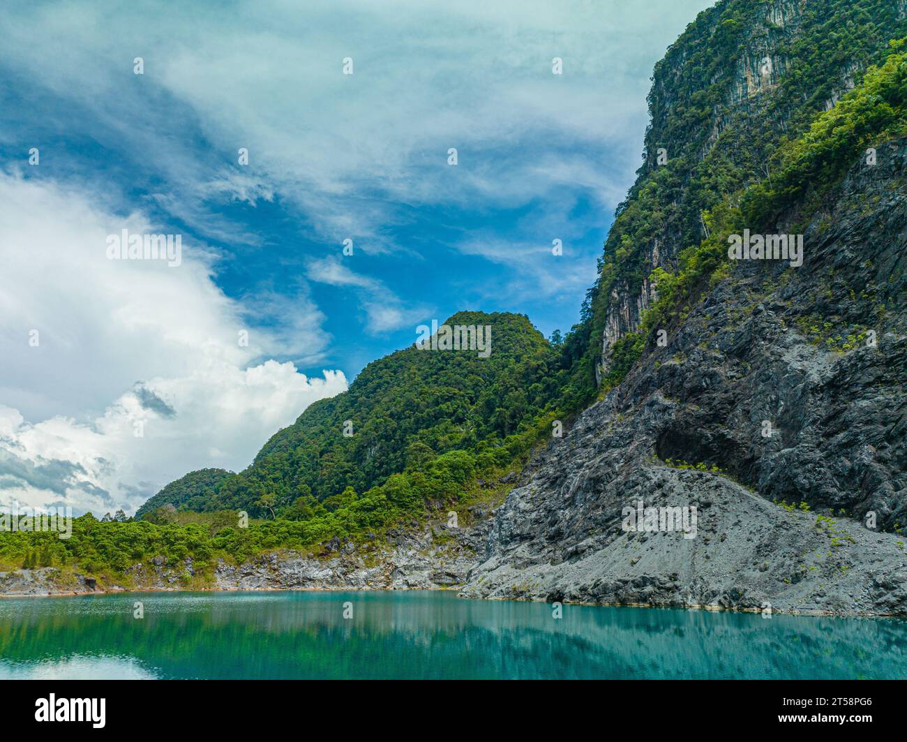 Aerial view beautiful The reflection of the blue sky in the emerald