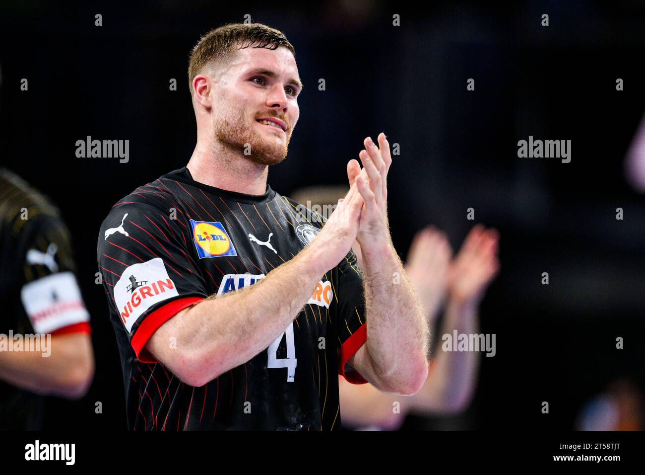 Neu Ulm, Germany. 03rd Nov, 2023. Handball: International match, test match, Germany - Egypt, ratiopharm arena. Germany's Johannes Golla thanks the fans after the game. Credit: Tom Weller/dpa/Alamy Live News Stock Photo