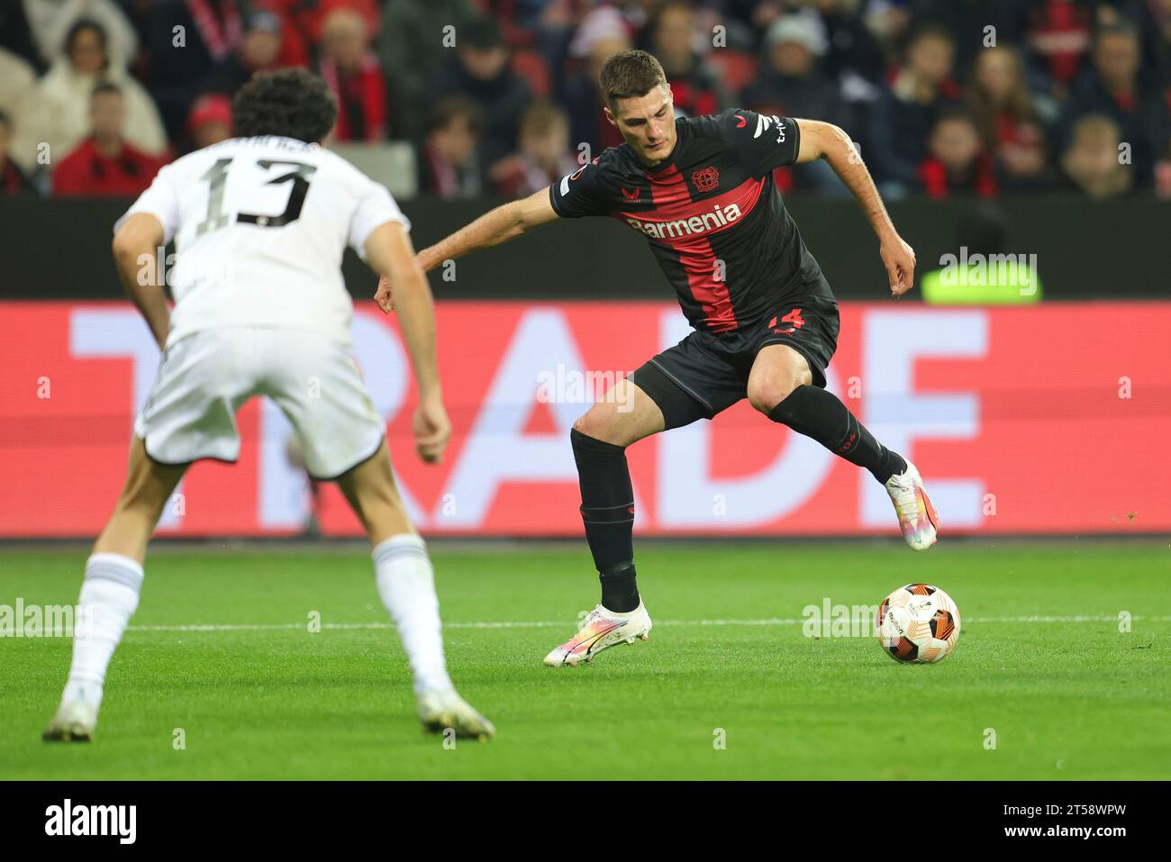 Leverkusen, Deutschland. 26th Oct, 2023. firo: October 26th, 2023 Football, Soccer, Men's UEFA Euro League Europaleague Euro League Bayer Leverkusen - Qarabag Agdam 5:2 Patrik Schick, duels, Bayer Credit: dpa/Alamy Live News Stock Photo