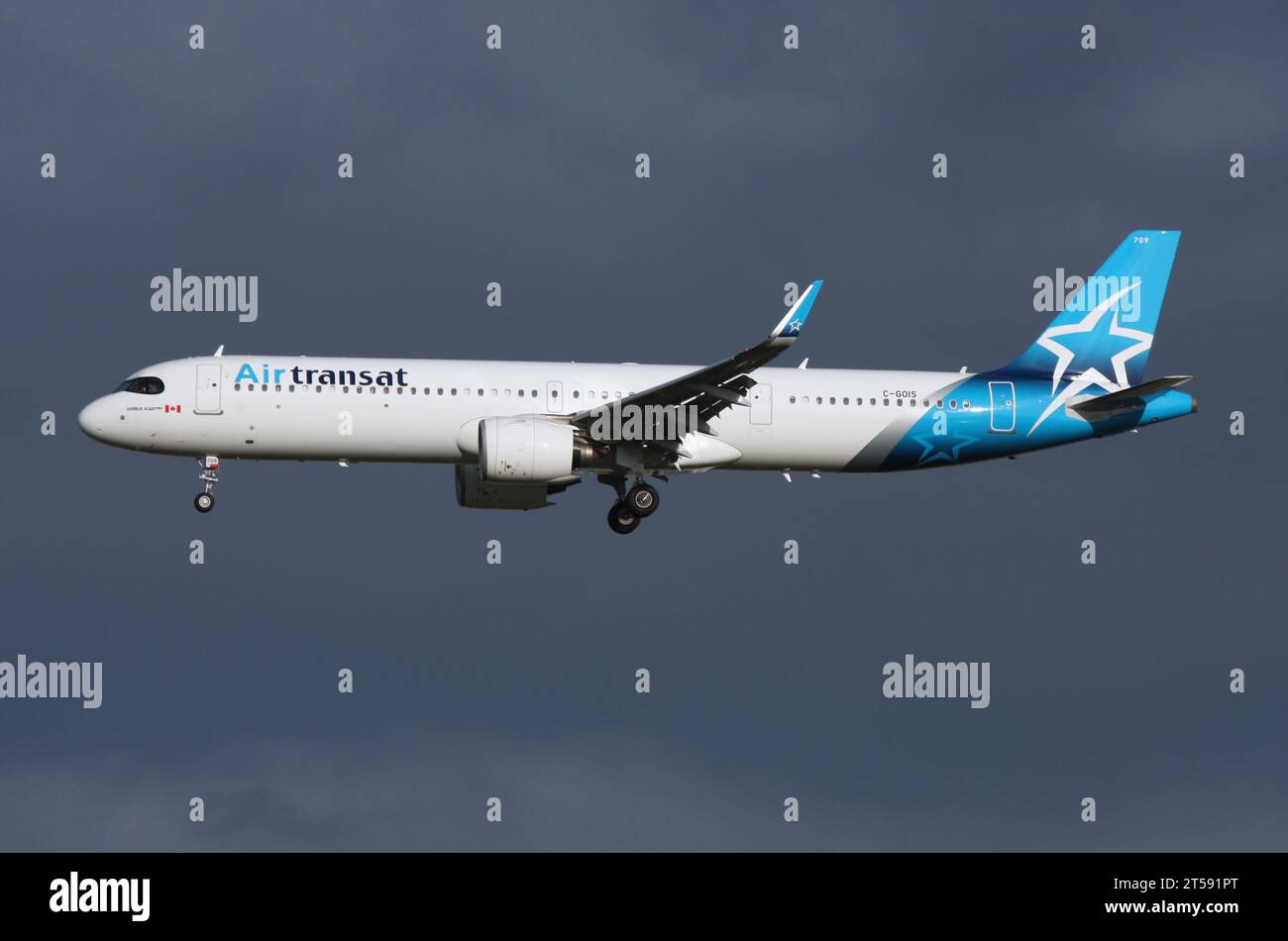 An Airbus A321Neo of Air Transat approaches London Gatwick Airport