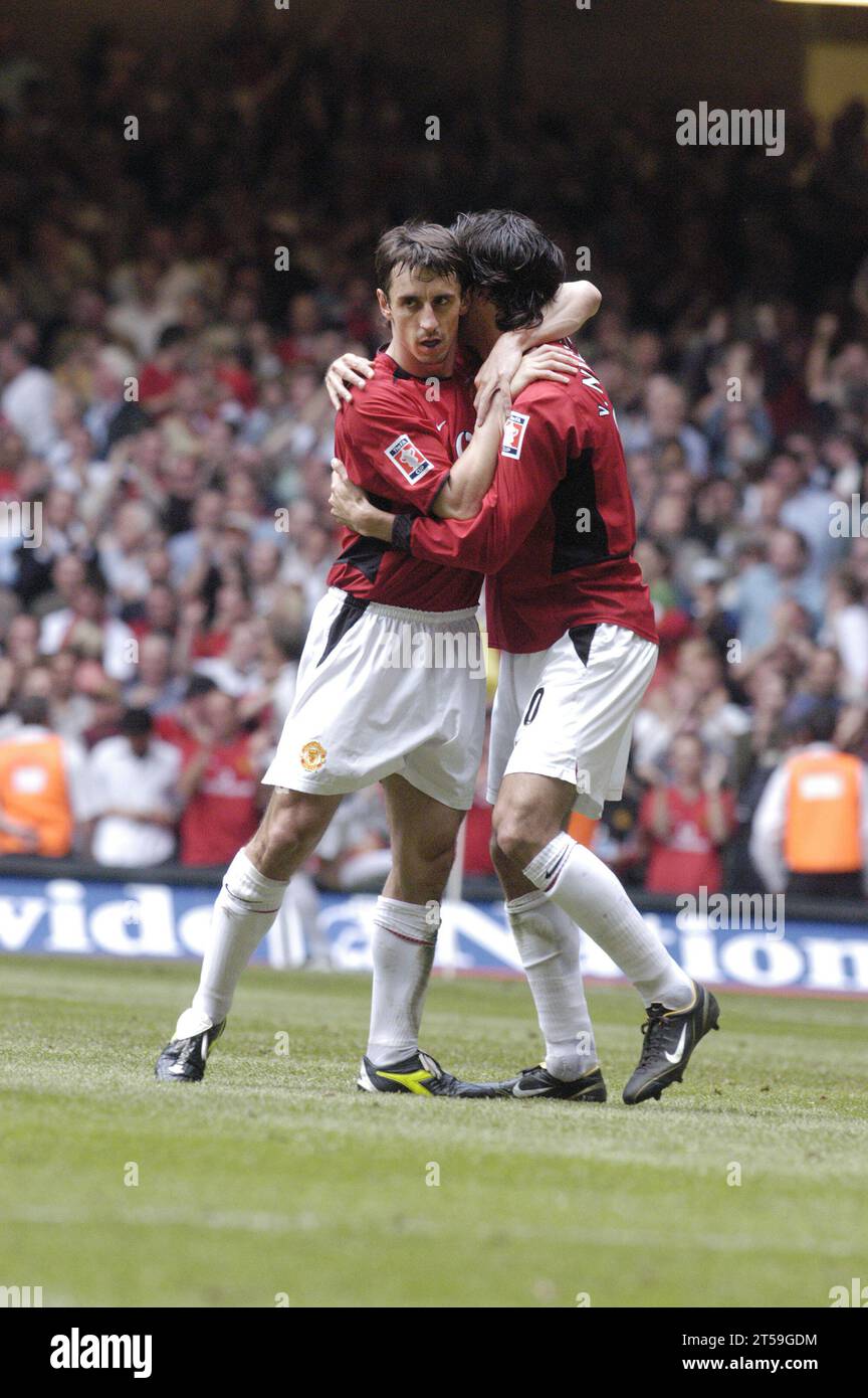 GARY NEVILLE, RUUD VAN NISTELROOY, FA CUP FINAL, 2004: Van Nistelrooy and Gary Neville celebrate his second goal, FA Cup Final 2004, Manchester United v Millwall, May 22 2004. Man Utd won the final 3-0. Photograph: ROB WATKINS Stock Photo