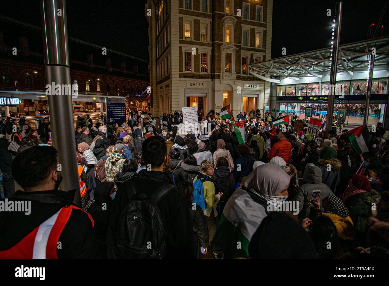 Sitting Inprotest London, United Kingdom - November 3rd 2023: Pro-Palestine sit-in ...