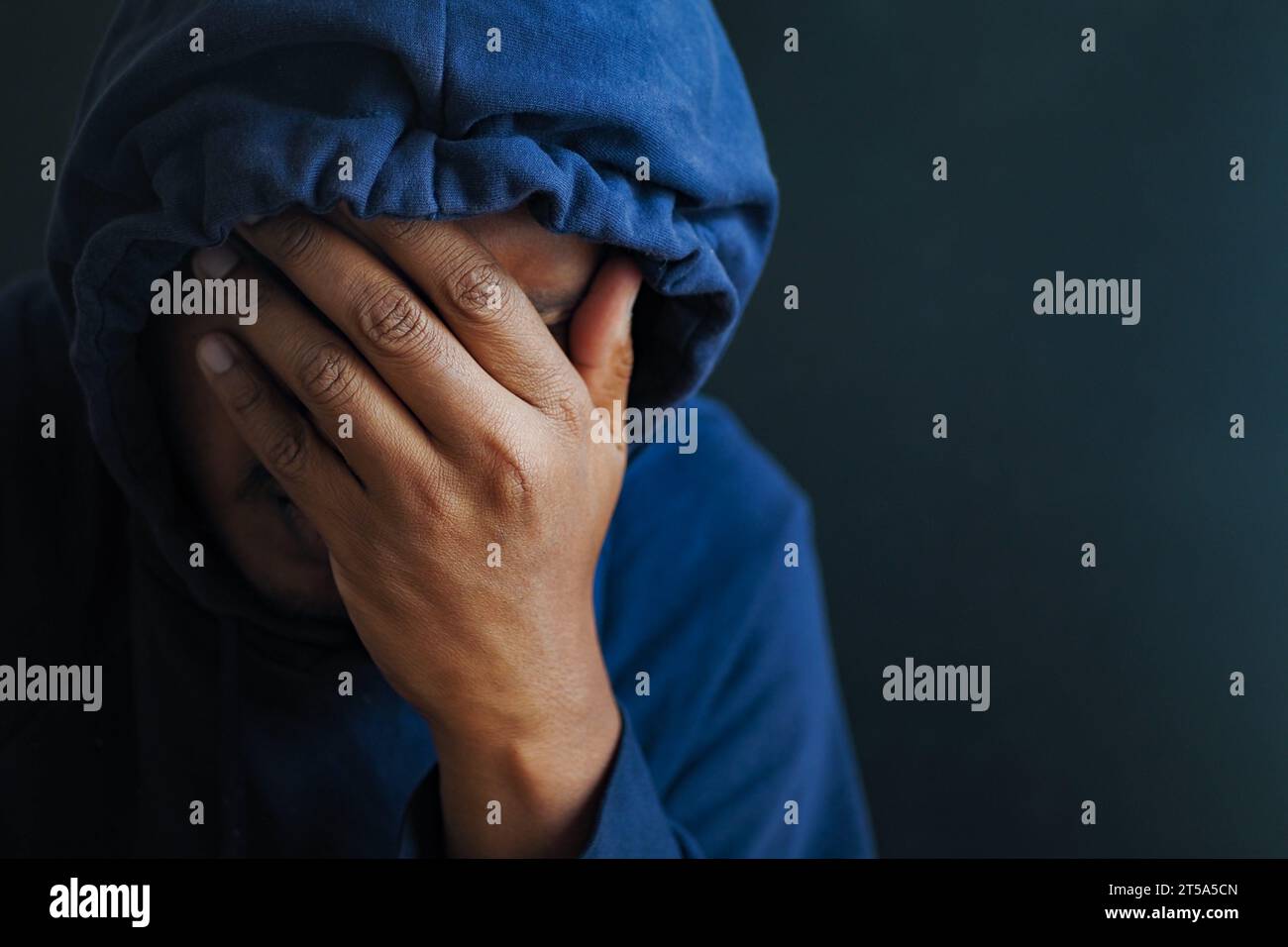 Sad man in hood cover hi-res stock photography and images - Alamy