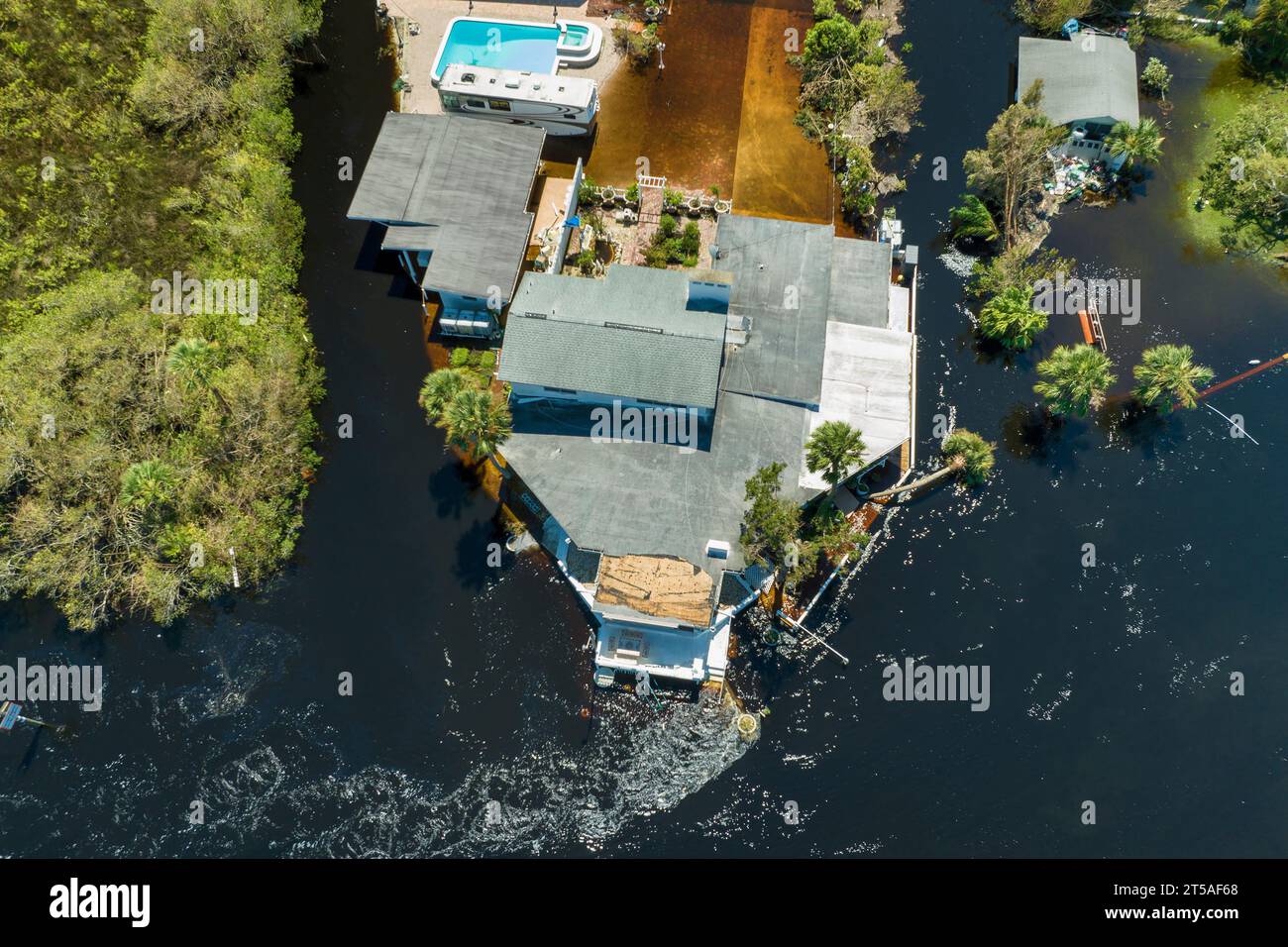 Surrounded by hurricane Ian rainfall flood waters homes in Florida ...