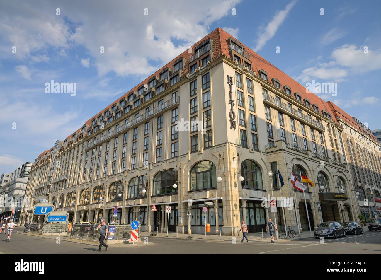 Hilton Hotel, Gendarmenmarkt, Mitte, Berlin, Deutschland *** Local ...