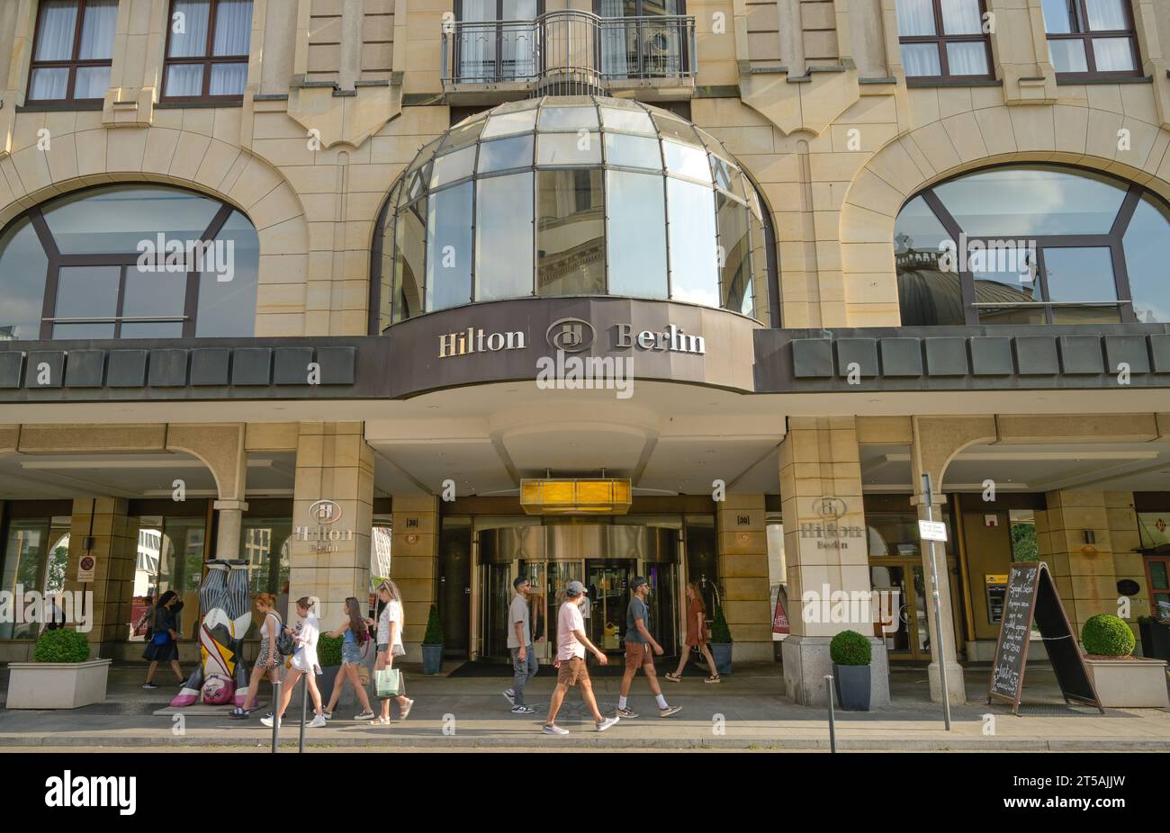 Hilton Hotel, Gendarmenmarkt, Mitte, Berlin, Deutschland *** Local ...