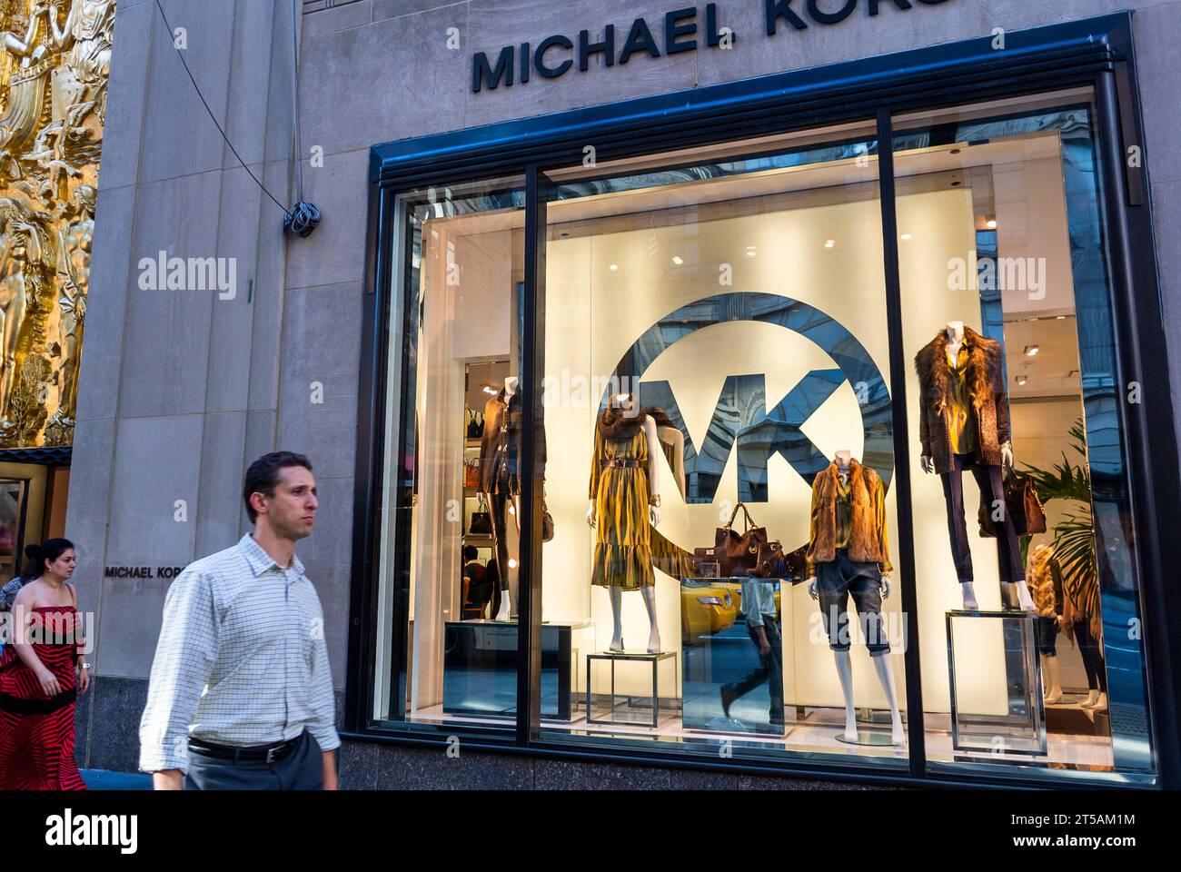 New York City, NY, USA, Michael Kors, Luxury Fashion Store Front, Fifth Ave., WIndow Display, Women's Bags Stock Photo