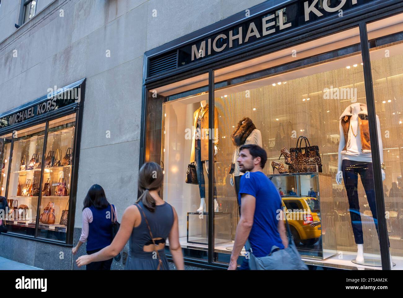New York City, NY, USA, Michael Kors, Luxury Fashion Store Front, Fifth Ave., WIndow Display, Women's Bags Stock Photo