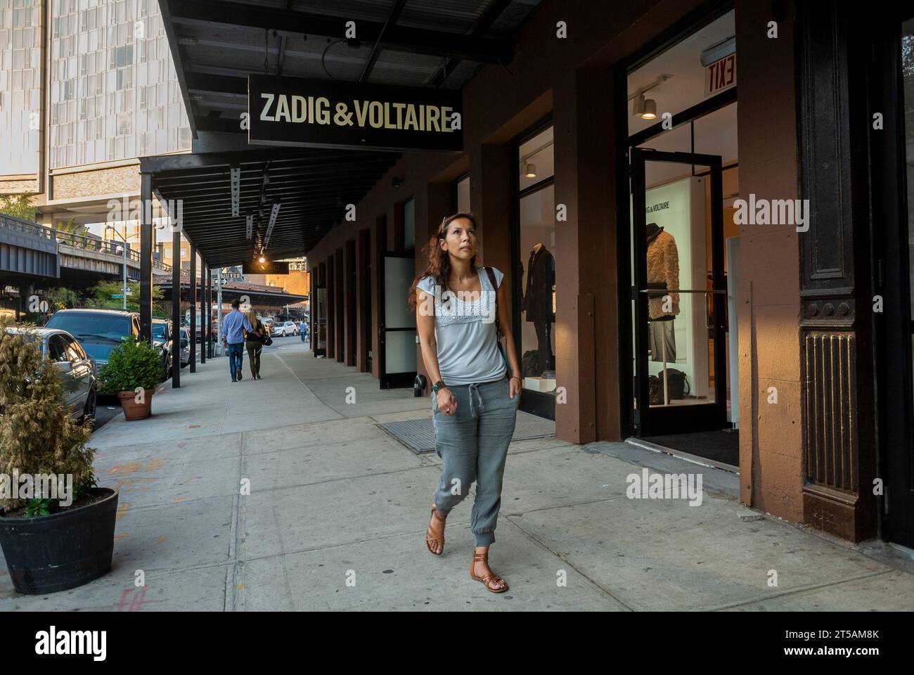 New York City, NY, Street Scenes, People, Woman, Shopping in Trendy ...