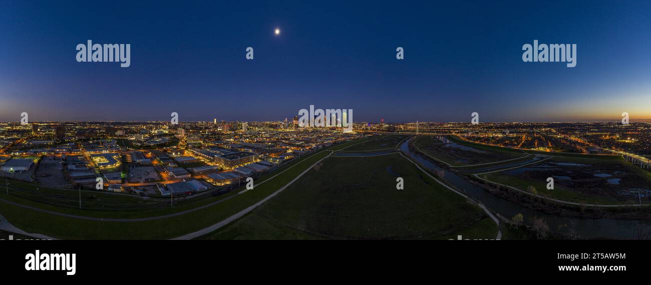 Dallas downtown skyline sunset hi-res stock photography and images - Alamy