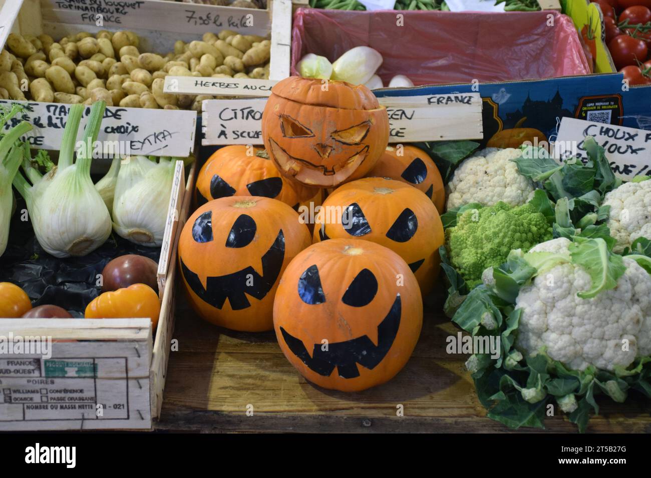 Hallowe'en pumpkins for sale in Dijon covered market, Burgundy, France October 2023 Stock Photo