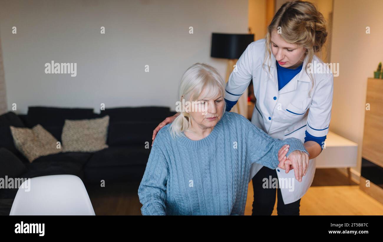Nurse nursing hi-res stock photography and images - Alamy