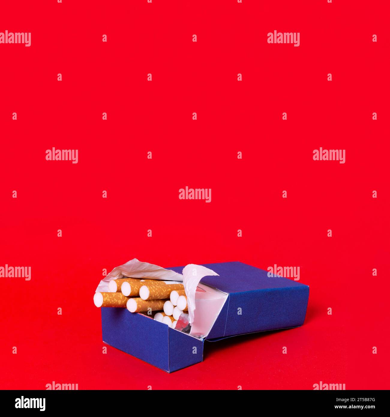 Plain packaging cigarettes hi-res stock photography and images - Alamy