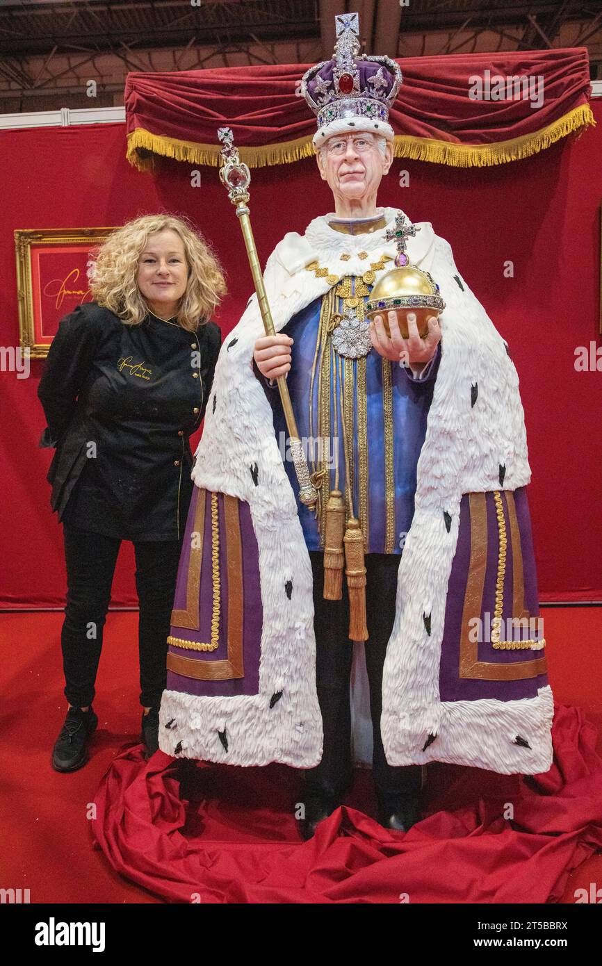 His Majesty the King, lifesize in all his sugar-coated glory at Cake International NEC Birmingham created by Emma Jayne Cake Designs. Stock Photo