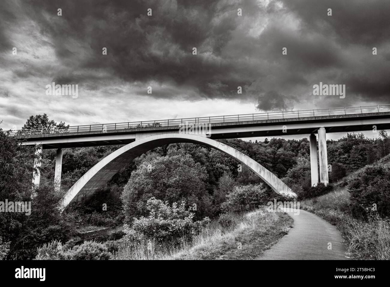 Bridge Park Over Rivers Concrete bridge arch over hi-res stock photography and images - Alamy