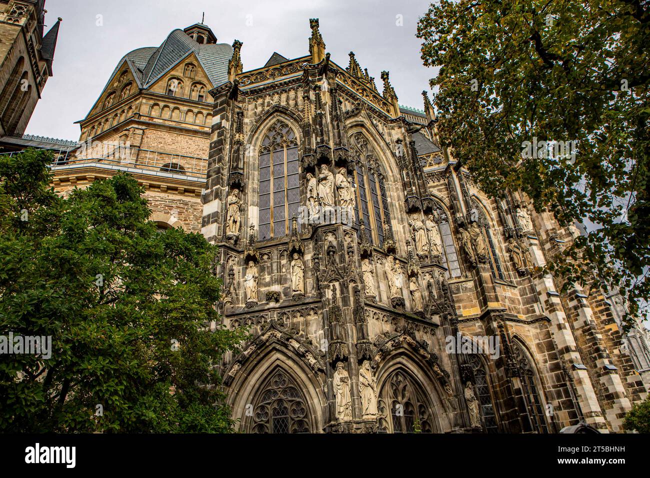 Der Aachener Dom Auch Hoher Dom Zu Aachen Aachener M nster Oder der-aachener-dom-auch-hoher-dom-zu-aachen-aachener-m-nster-oder