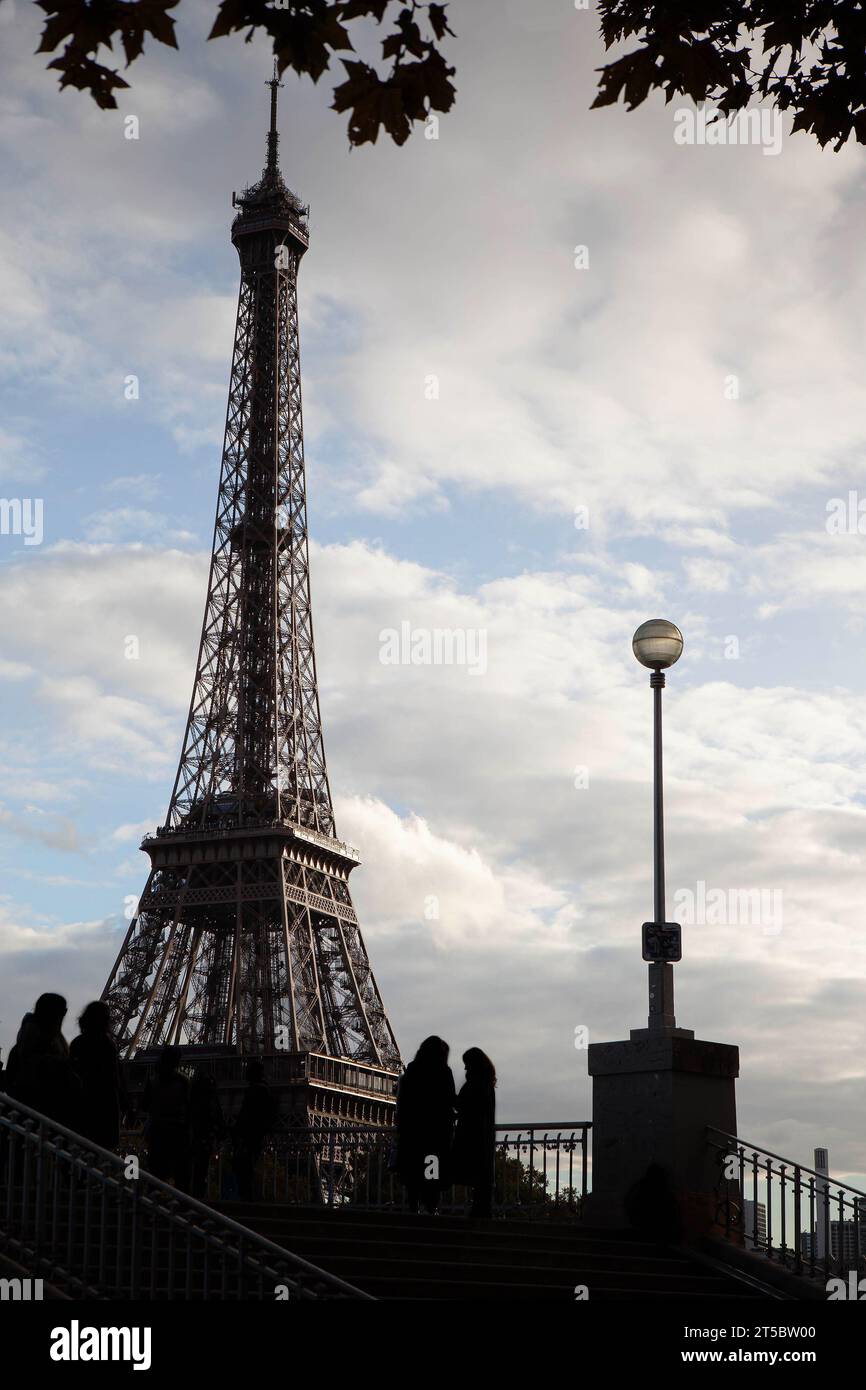 Bridge street lamp silhouettes hi-res stock photography and images - Alamy