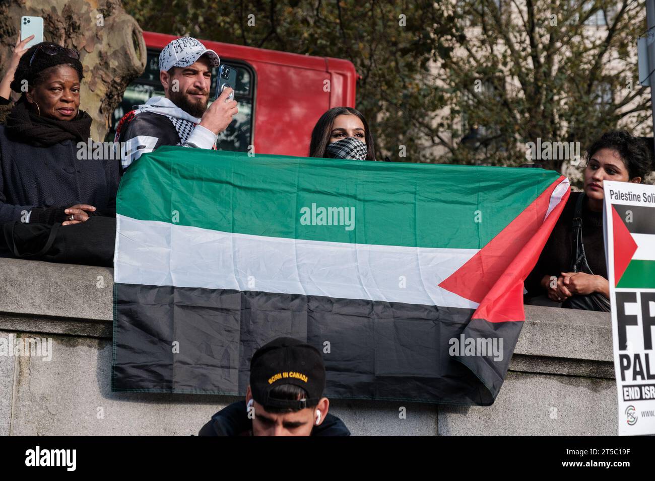 Pro-Palestine protestors takeover Trafalgar Square continuing their demand for a ceasefire in Gaza. London, United Kingson, 05/11/2023 Ehimetalor Unuabona/Alamy Live News Stock Photo
