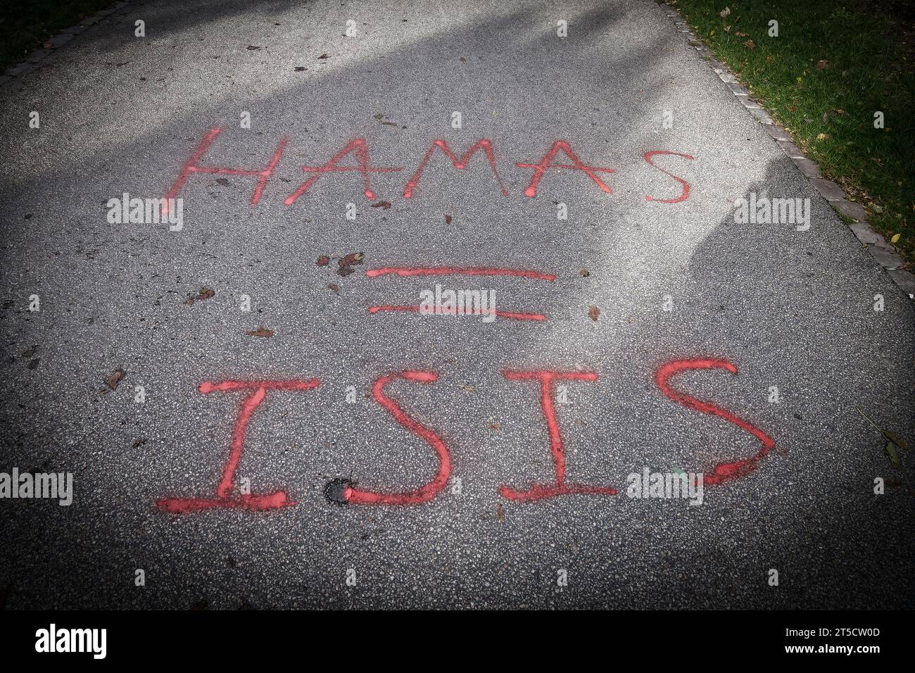 Hamas = Isis ,  Schriftzug im Mauerpark in Prenzlauer Berg, Berlin , Nahostkonflikt, Stock Photo