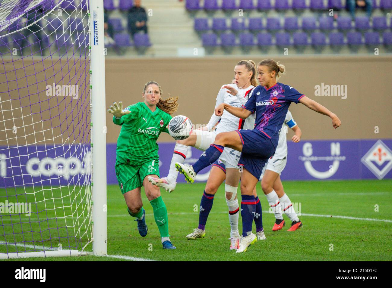 Agnese Bonfantini (Roma) and Stephanie Breitner (Fiorentina Femminile)  during ACF Fiorentina