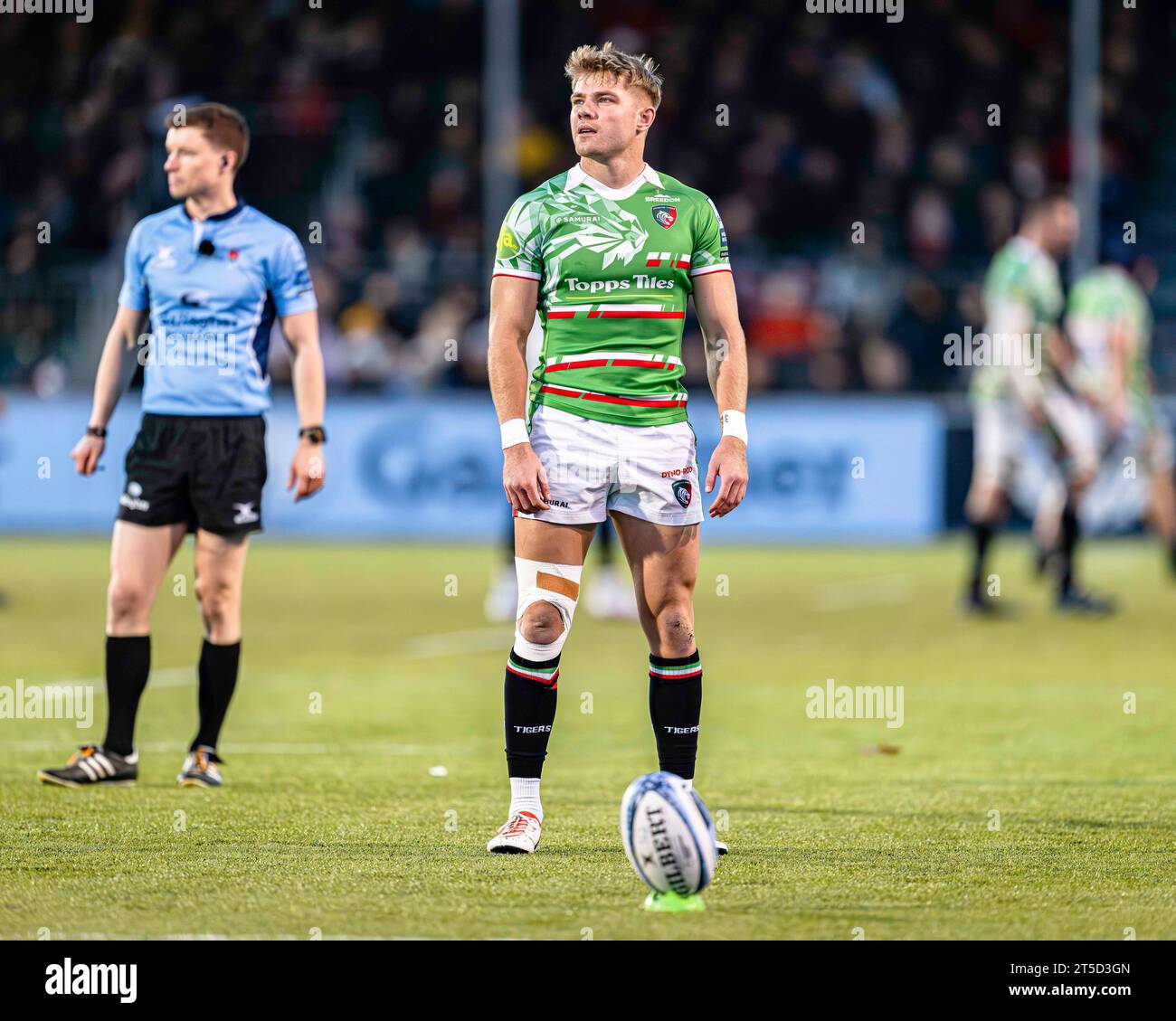 LONDON, UNITED KINGDOM. 04th, Nov 23. Charlie Atkinson of Leicester Tigers takes a conversion kick during Saracens vs Leicester Tigers - Gallagher Premiership Rugby R2 at StoneX Stadium on Saturday, 04 November 2023. LONDON ENGLAND.  Credit: Taka G Wu/Alamy Live News Stock Photo