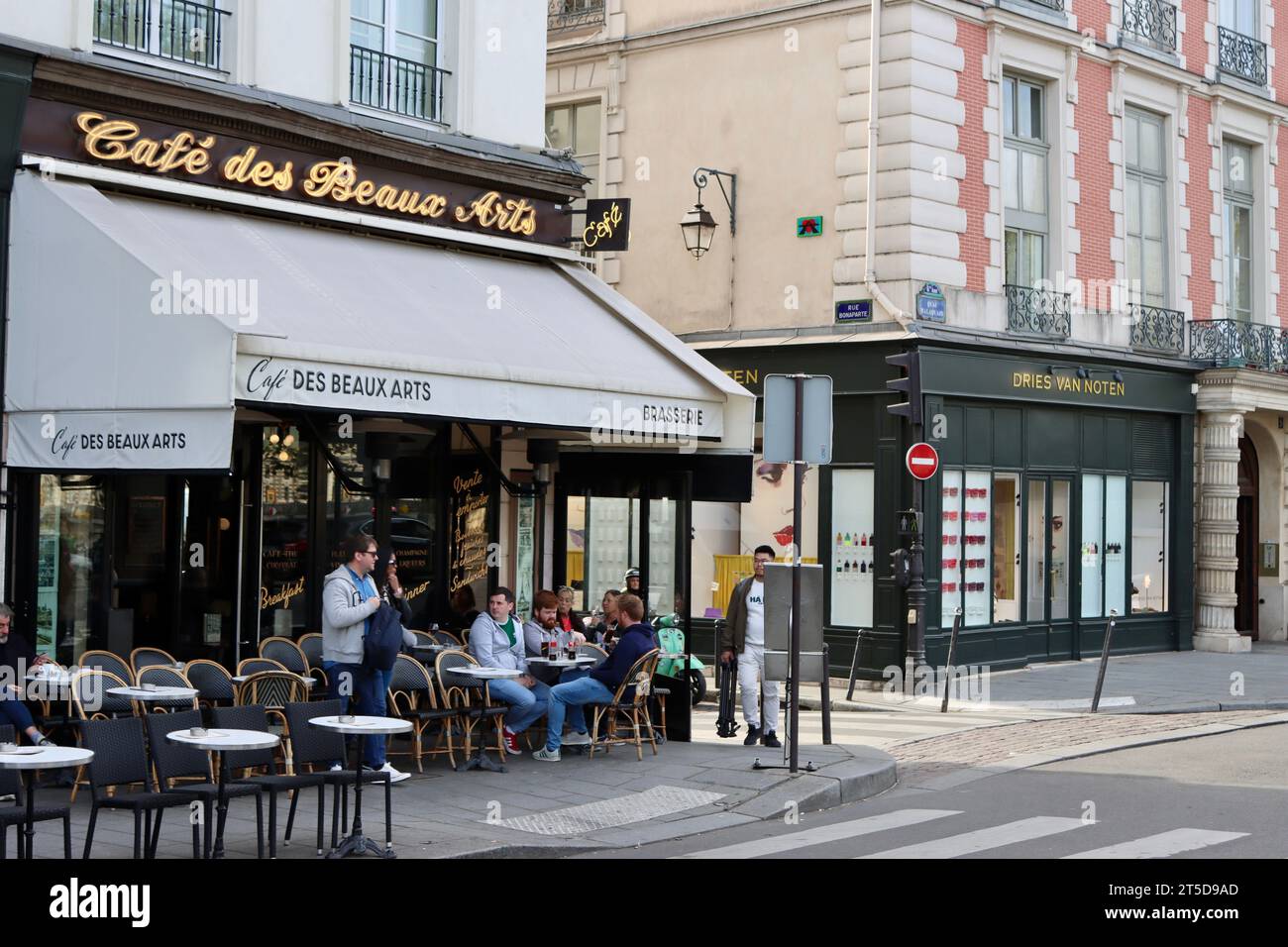 Cafe des Beaux Arts on the corner of Quai Malaquais and Rue Bonaparte in Saint-Germain-des-Pres, Paris, France Stock Photo