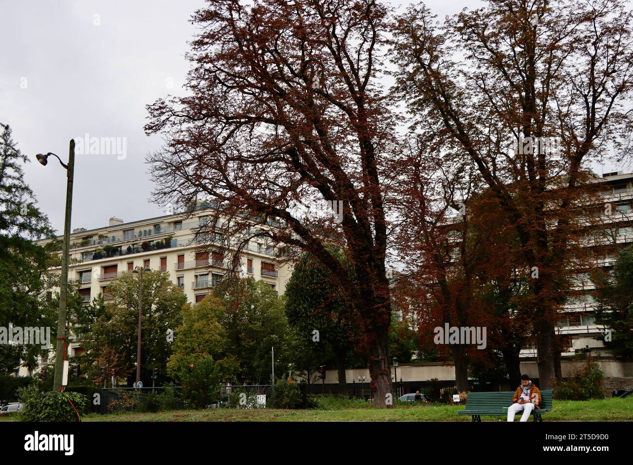 The park along Avenue Foch in Paris, France Stock Photo Alamy