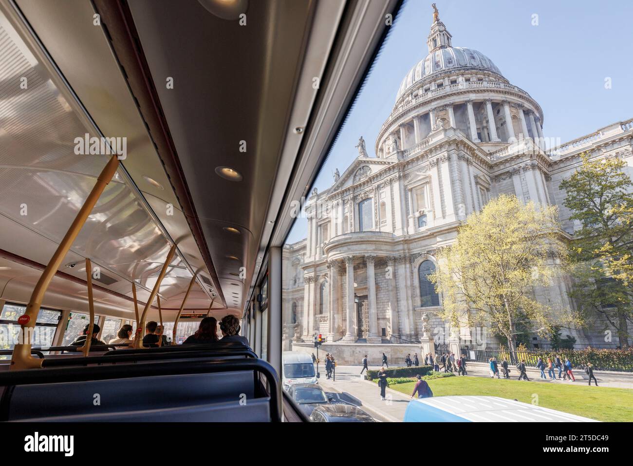 Sadiq Khan to axe landmark bus route 11 a week before Coronation.   Pictured: The view of St. Paul’s Cathedral from the side windows of a Bus 11 passi Stock Photo